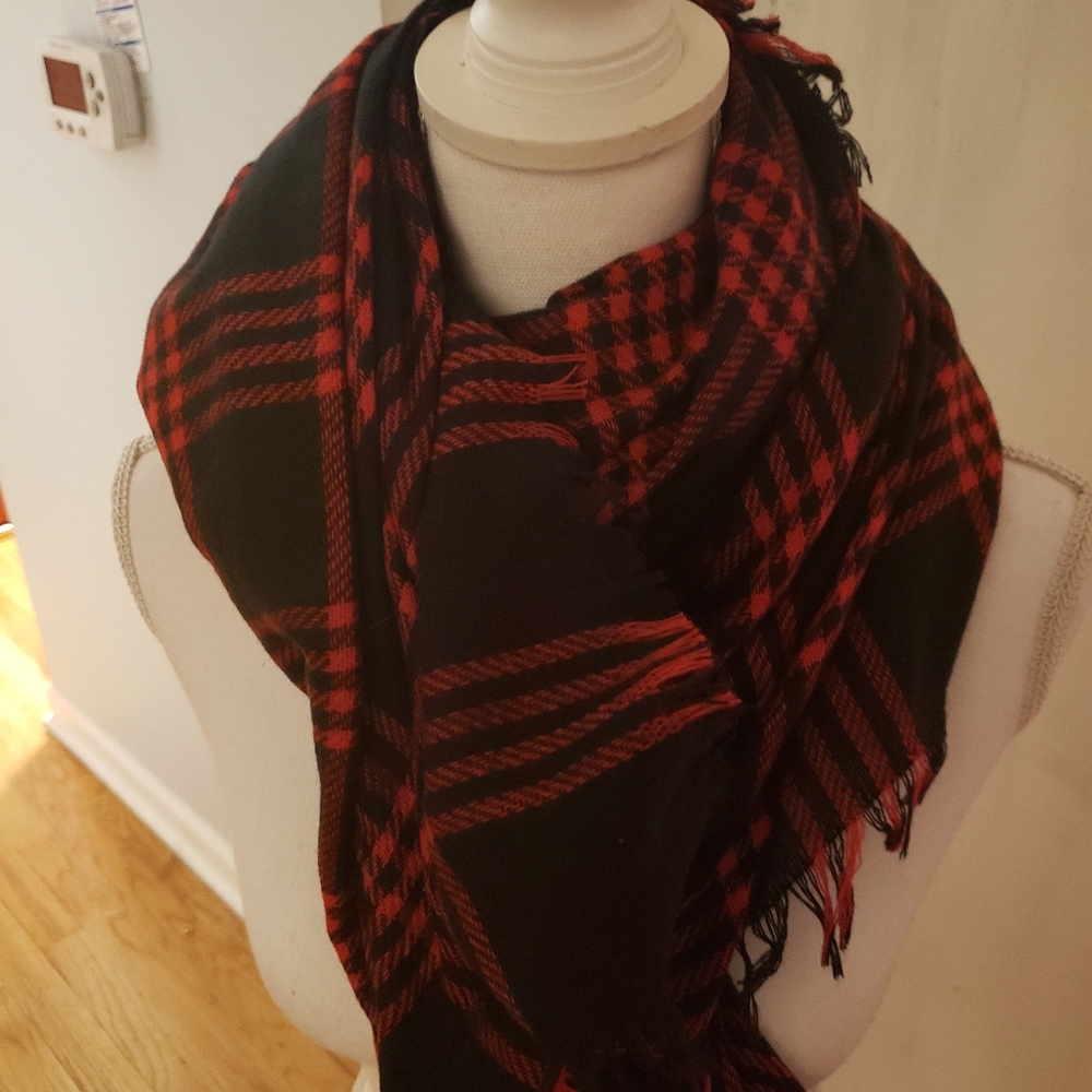 NWOT Buffalo Plaid Scarf/Wrap